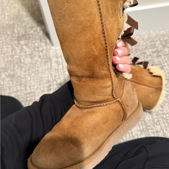 Girls Ugg Boots - Picture 6 of 8